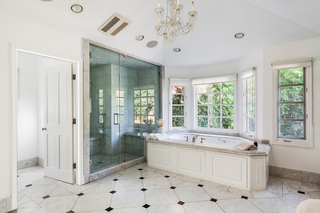 Kyle Richards And Mauricio Umansky Finally Part Ways With Revamped Bel Air Home Bath