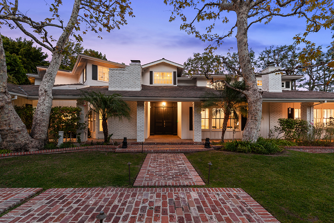 Kyle Richards And Mauricio Umansky Finally Part Ways With Revamped Bel Air Home Exterior