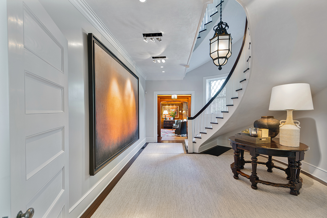 Explore A 10 Acre Southampton Estate Reminiscent Of A Country Club Seeking 70m Stairs