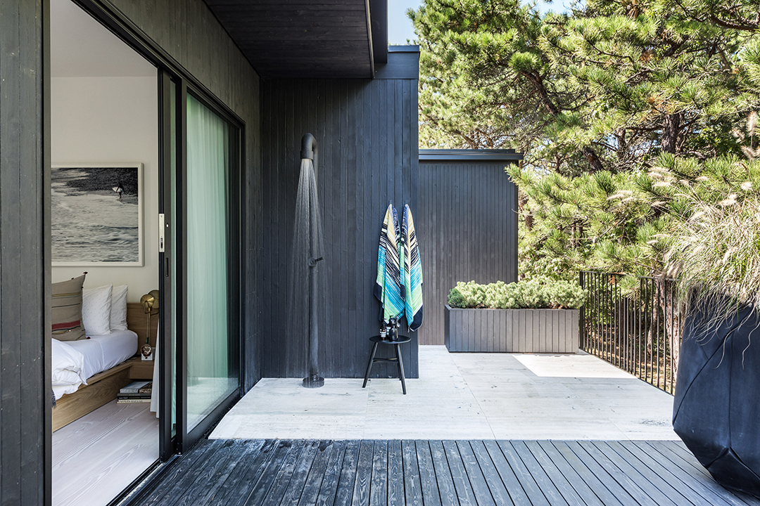 Minimalist Amagansett Beach House Makes A Splash Seeking 5 2m 31 Gilberts Path Amg 15