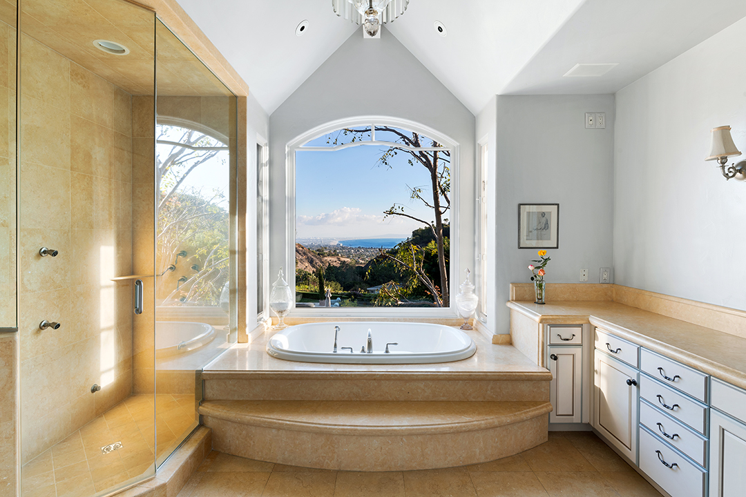 Judd Apatow Leslie Mann Maude Apatow Pacific Palisades Former Home 16