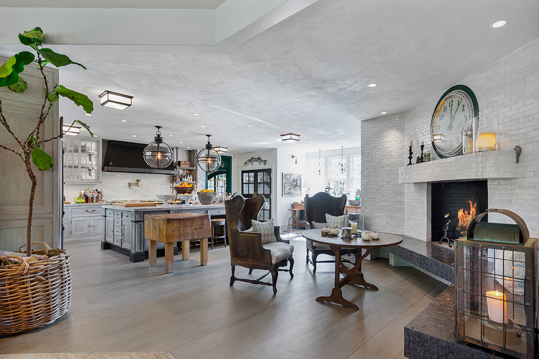 Explore A 10 Acre Southampton Estate Reminiscent Of A Country Club Seeking 70m Kitchen C