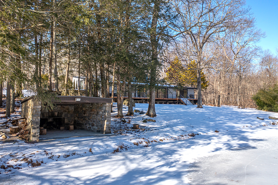Circa 1979 Easton Home Designed By Famed Architect Eliot Noyes Lists For 1 85m 22 Ballwall Rd Easton Ct 06612 56