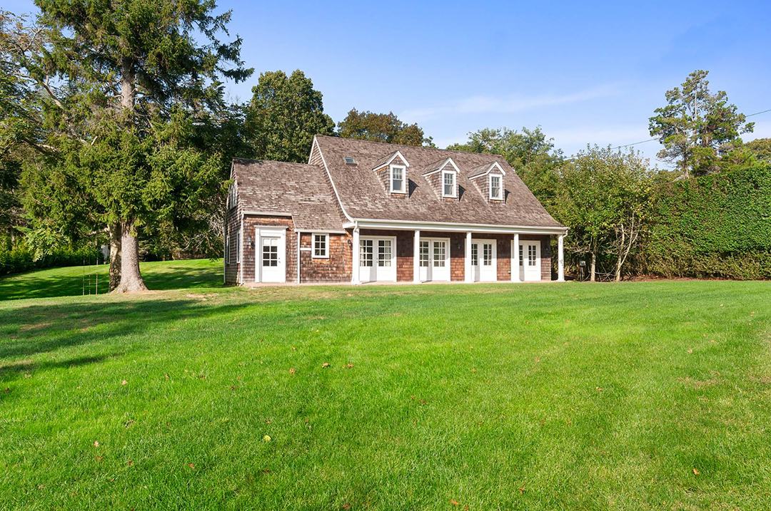 Classic In Southampton A Shingle Style Charmer Priced At 5 9m Exterior 4