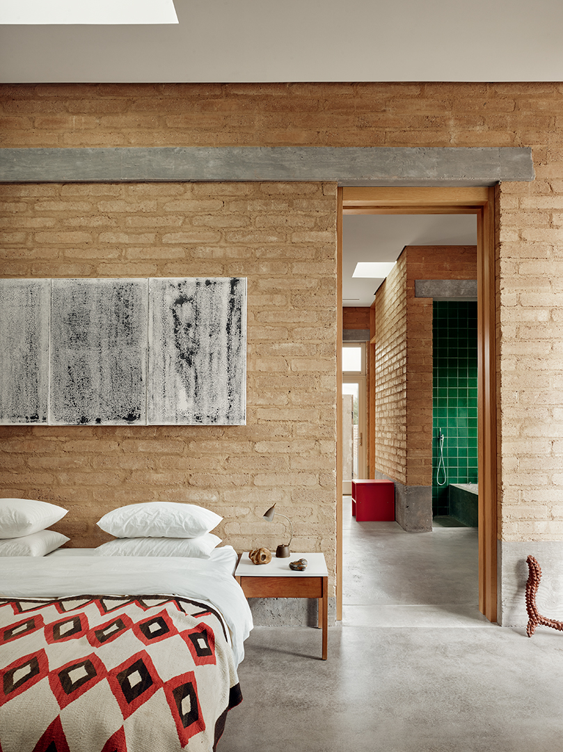Modern Oasis In The Artistic Texas Desert Town Of Marfa Lists For 3 5m Casey Dunn Bed