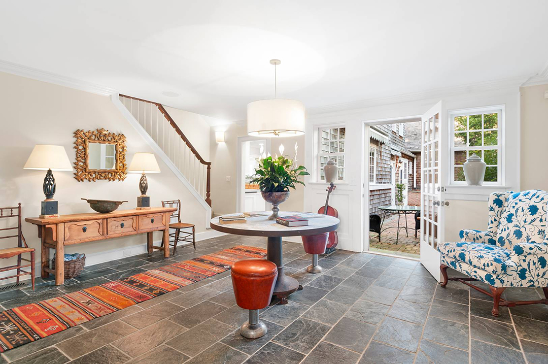 Classic In Southampton A Shingle Style Charmer Priced At 5 9m Foyer