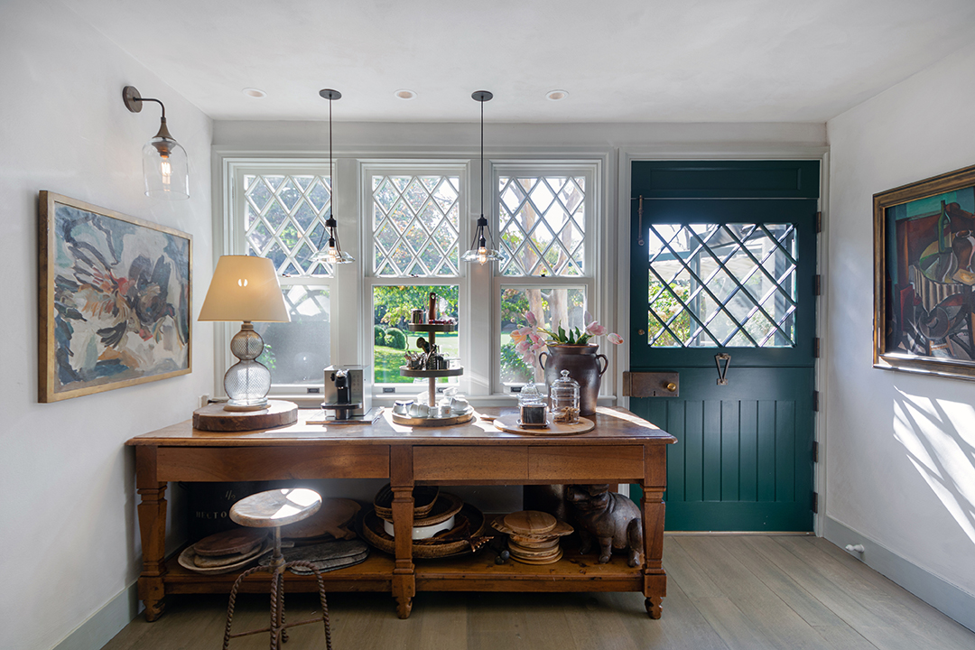 Explore A 10 Acre Southampton Estate Reminiscent Of A Country Club Seeking 70m Entry B