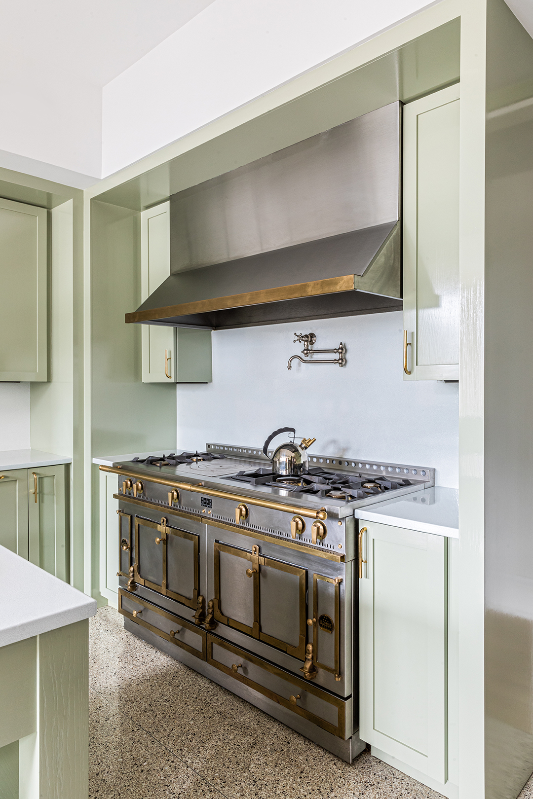 Nolita Soho Duplex Penthouse Green Kitchen Oven Range