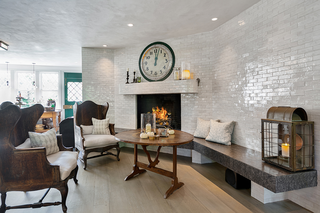 Explore A 10 Acre Southampton Estate Reminiscent Of A Country Club Seeking 70m Kitchen Fireplace