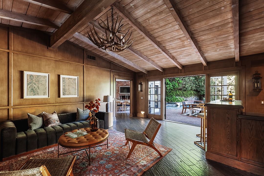 Kyle Richards And Mauricio Umansky Finally Part Ways With Revamped Bel Air Home Bar B