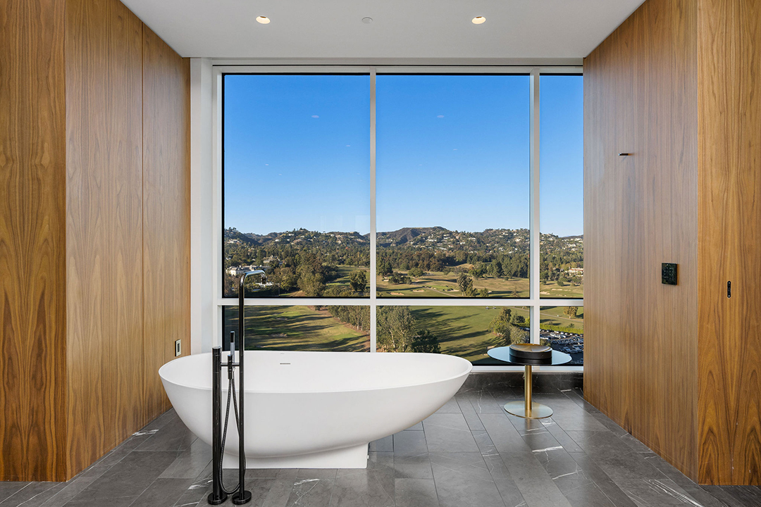 The Weeknds Cool Full Floor La Penthouse Seeks 22 5m Tub