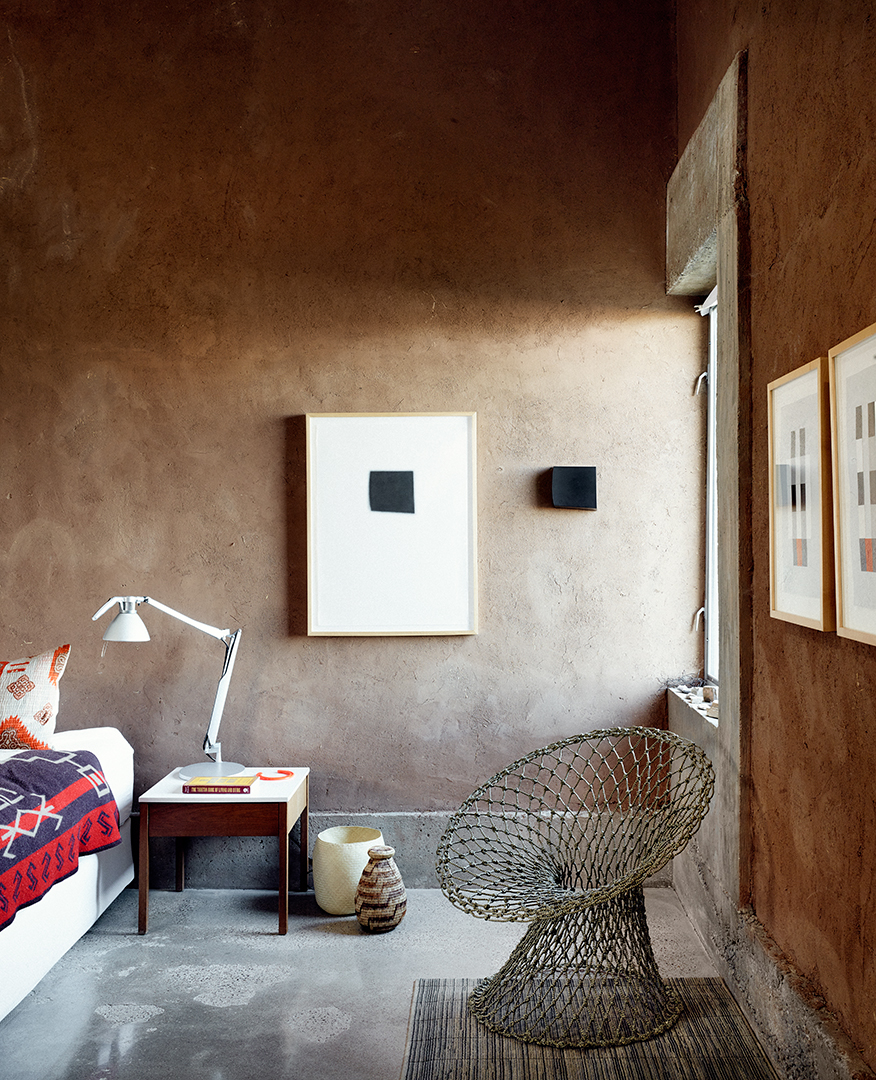 Modern Oasis In The Artistic Texas Desert Town Of Marfa Lists For 3 5m Casey Dunn Living Room B