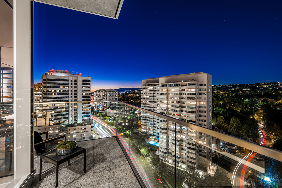 The Weeknds Cool Full Floor La Penthouse Seeks 22 5m Balcony
