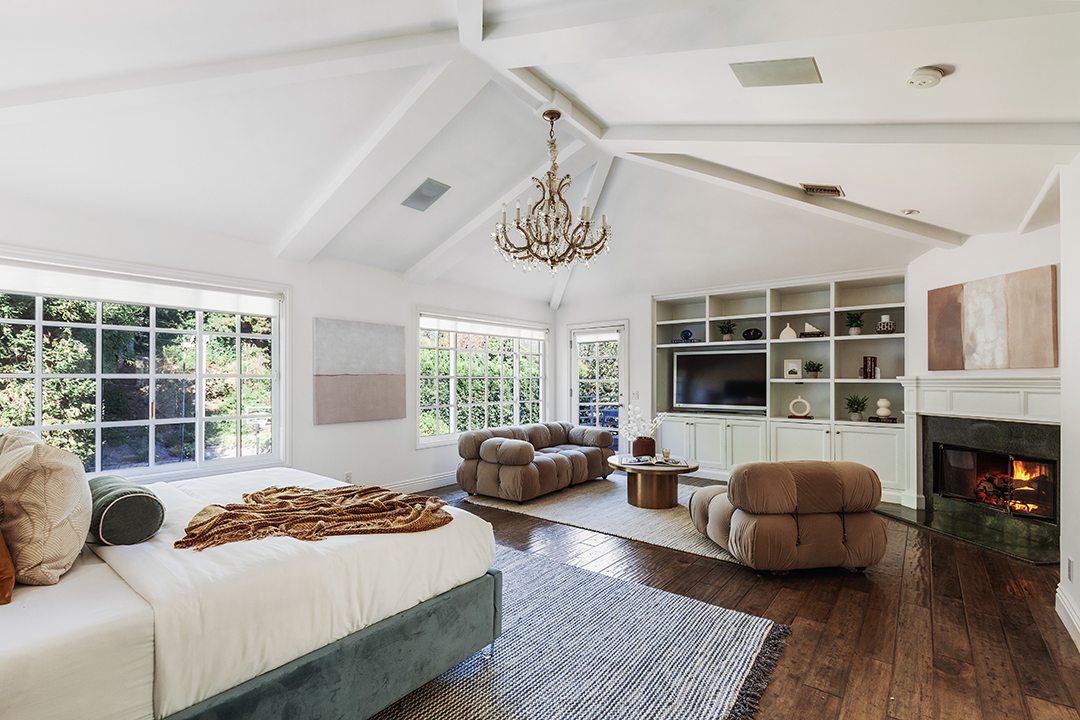 Kyle Richards And Mauricio Umansky Finally Part Ways With Revamped Bel Air Home Bedroom