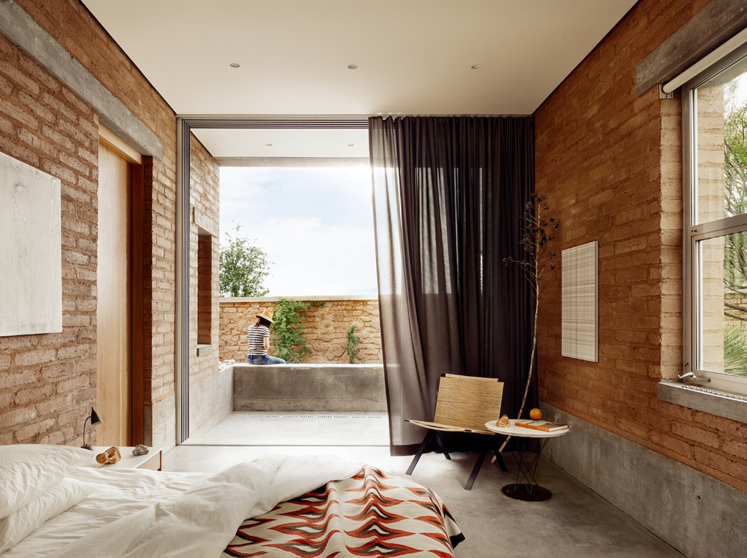 Modern Texas Oasis In An Artistic Desert Town Hits The Market Asking 3 5m Bedroom Casey Dunn