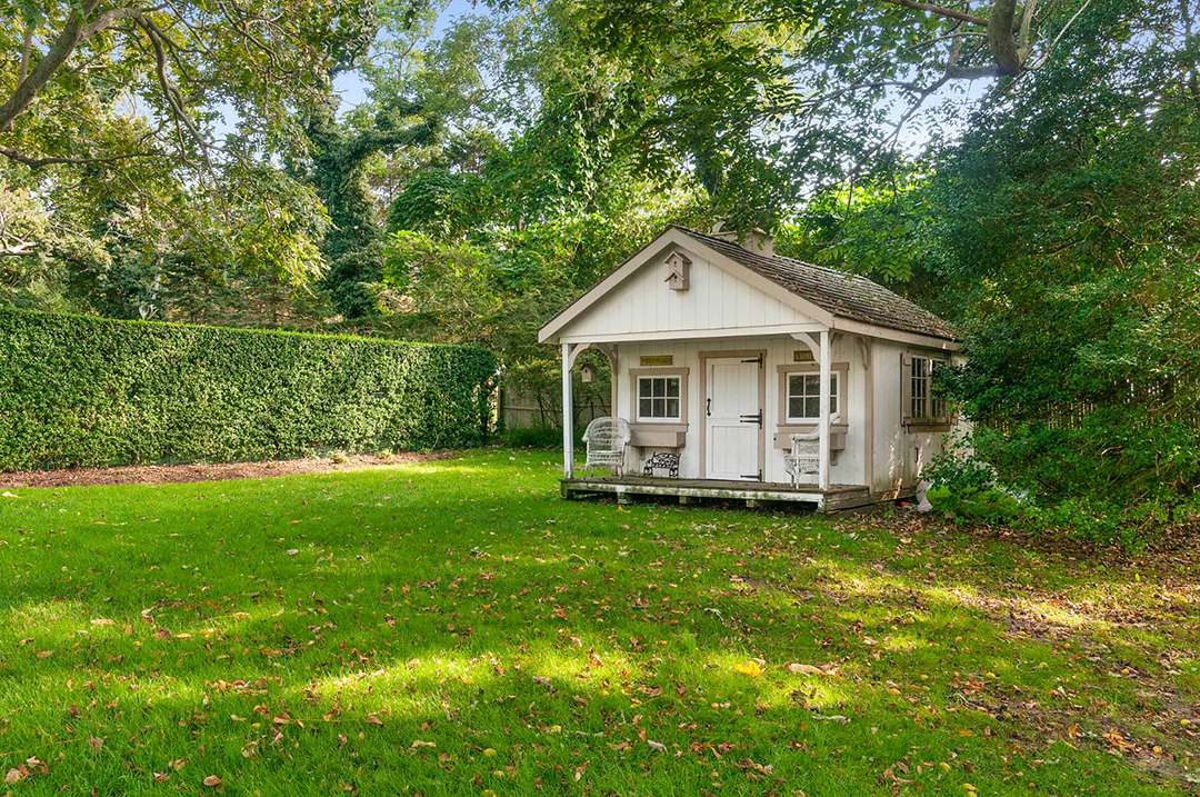 Classic In Southampton A Shingle Style Charmer Priced At 5 9m Backyard 1