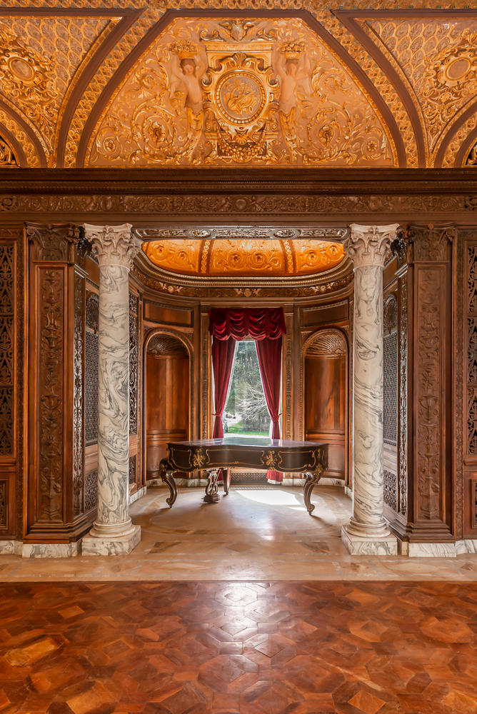 The Gold Coasts Famed Winfield Hall Just Got Scooped Up For 8 25m 77 Crescent Beach Rd Glen Cove Large 029 13 Ball Room 668x1000 72dpi