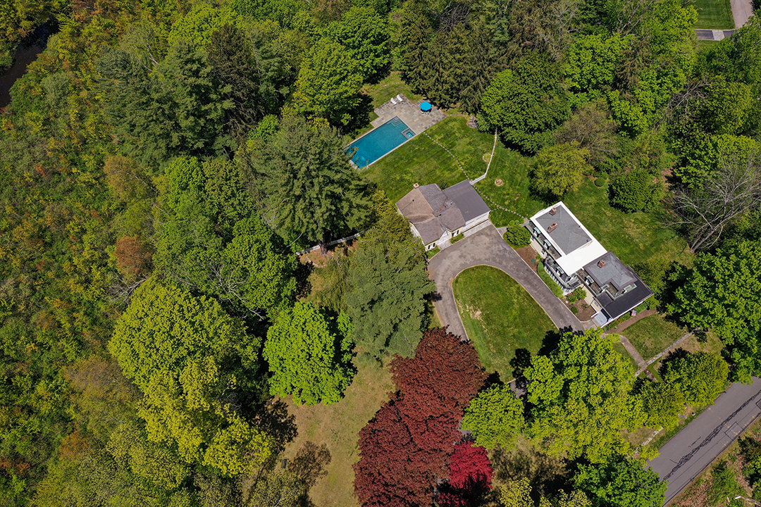 Victorian Home With A Carriage House Hits The Market In Chappaqua Ny R