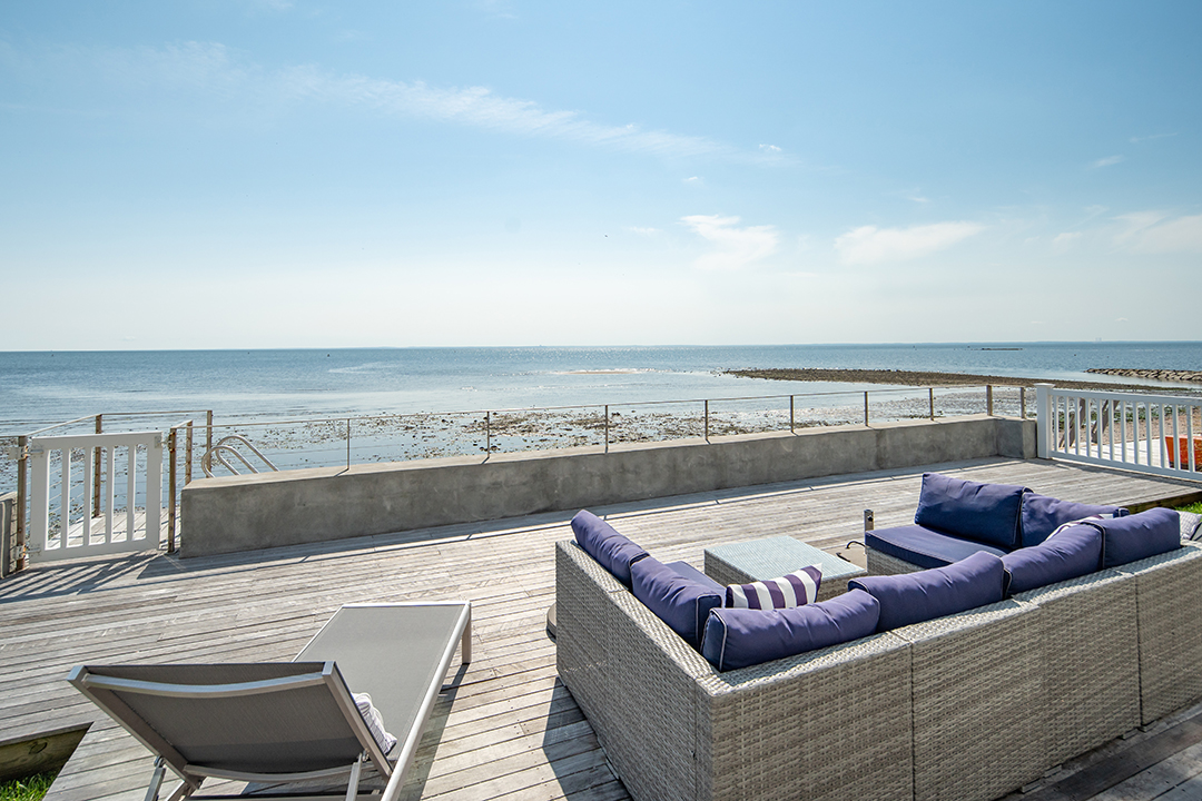 Its Easy To Fall In Love With Connecticut At This 4m Fairfield Beach House E