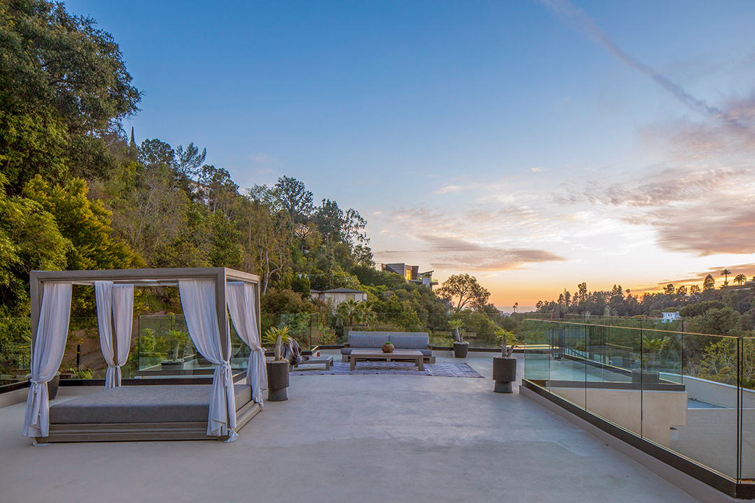 Brooklyn Beckham Nicola Peltz Beverly Hills Mansion 20