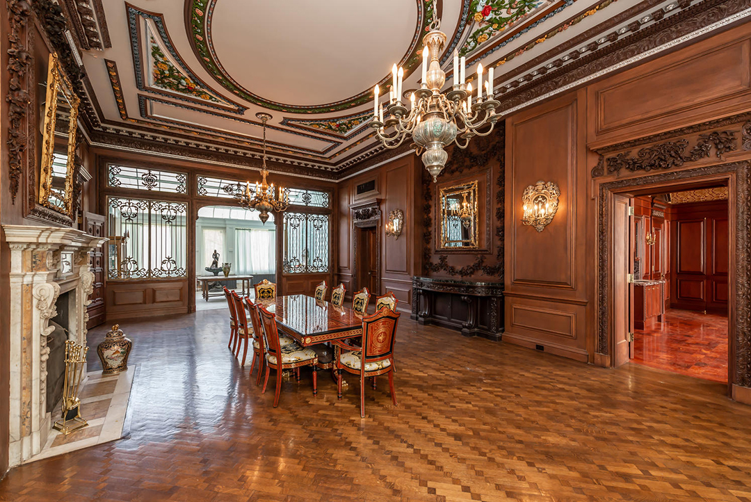 The Gold Coasts Famed Winfield Hall Just Got Scooped Up For 8 25m 77 Crescent Beach Rd Glen Cove Large 017 27 Dining Room 1496x1000 72dpi