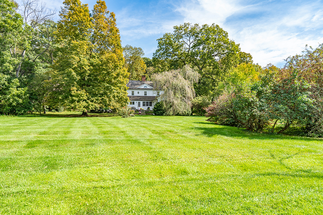 Explore A Charming Connecticut Colonial On 8 Acres Seeking 2 2m Lawn B