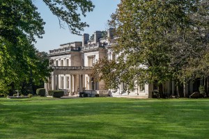 The Gold Coasts Famed Winfield Hall Just Got Scooped Up For 8 25m 77 Crescent Beach Rd Glen Cove Large 001 6 Winfield Hall 1500x1000 72dpi