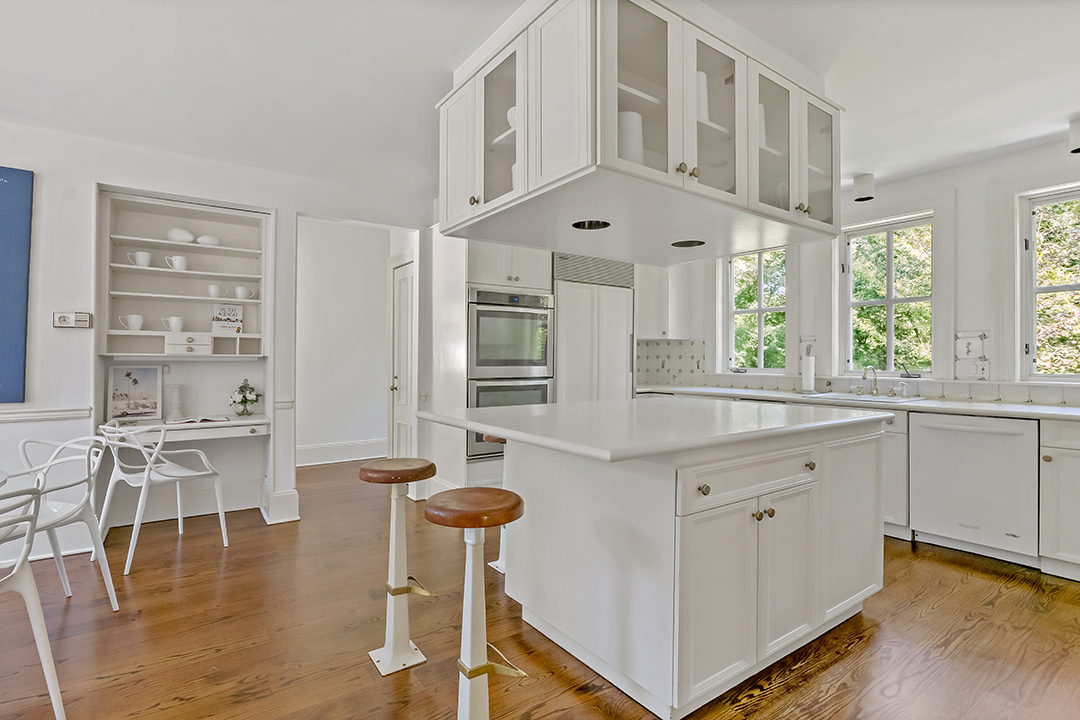 Victorian Home With A Carriage House Hits The Market In Chappaqua Ny K