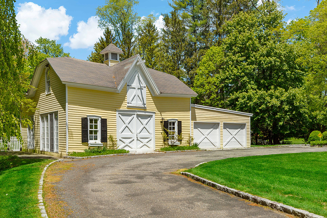 Victorian Home With A Carriage House Hits The Market In Chappaqua Ny D