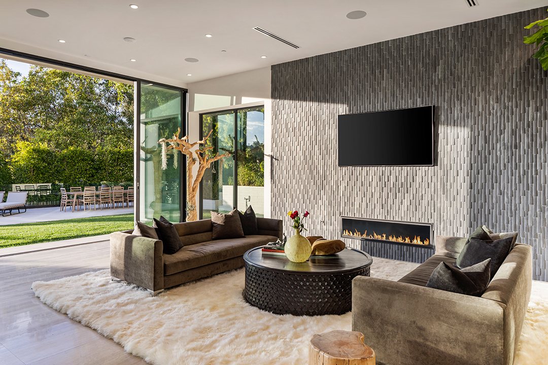 Brooklyn Beckham Nicola Peltz Beverly Hills Mansion 5