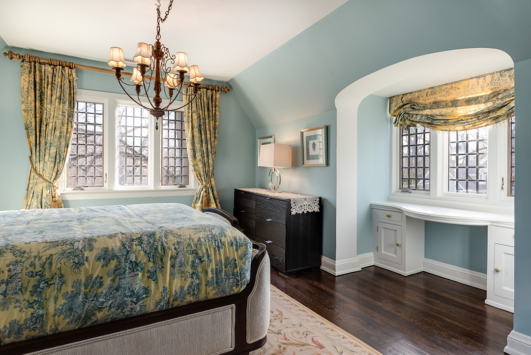 Updated Circa 1935 Tudor 20 Minutes From Nyc Seeks 6m T