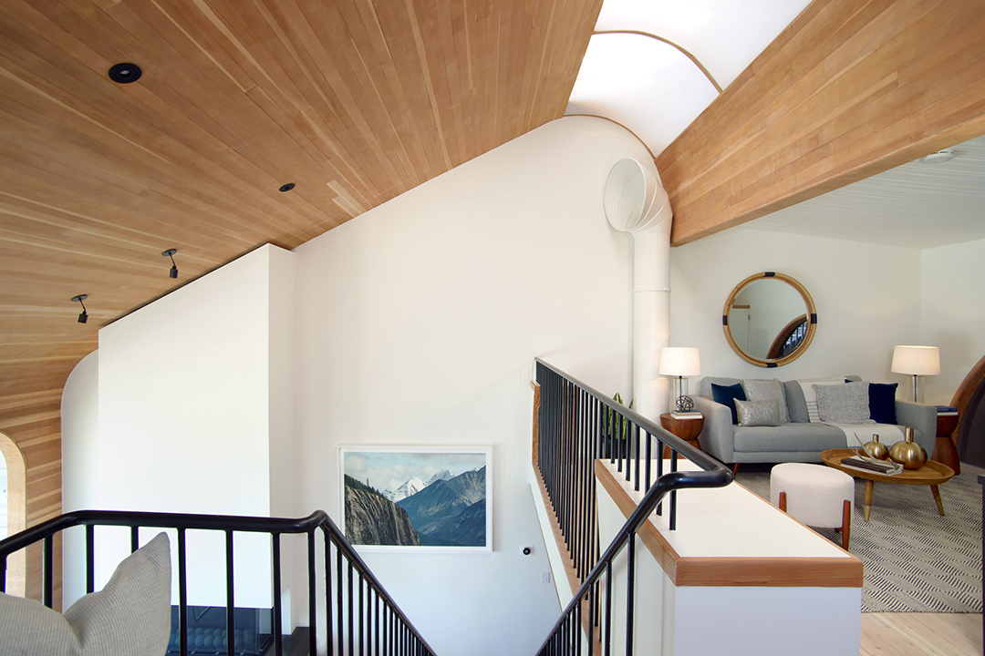 Bay Area Waterfront Retreat With Unique Architecture Looks For 3 7m Loft Ceiling