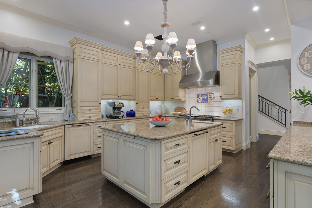 Britney Spears Former Beverly Hills Home Is Up For Sale Asking 6 7m 14 1