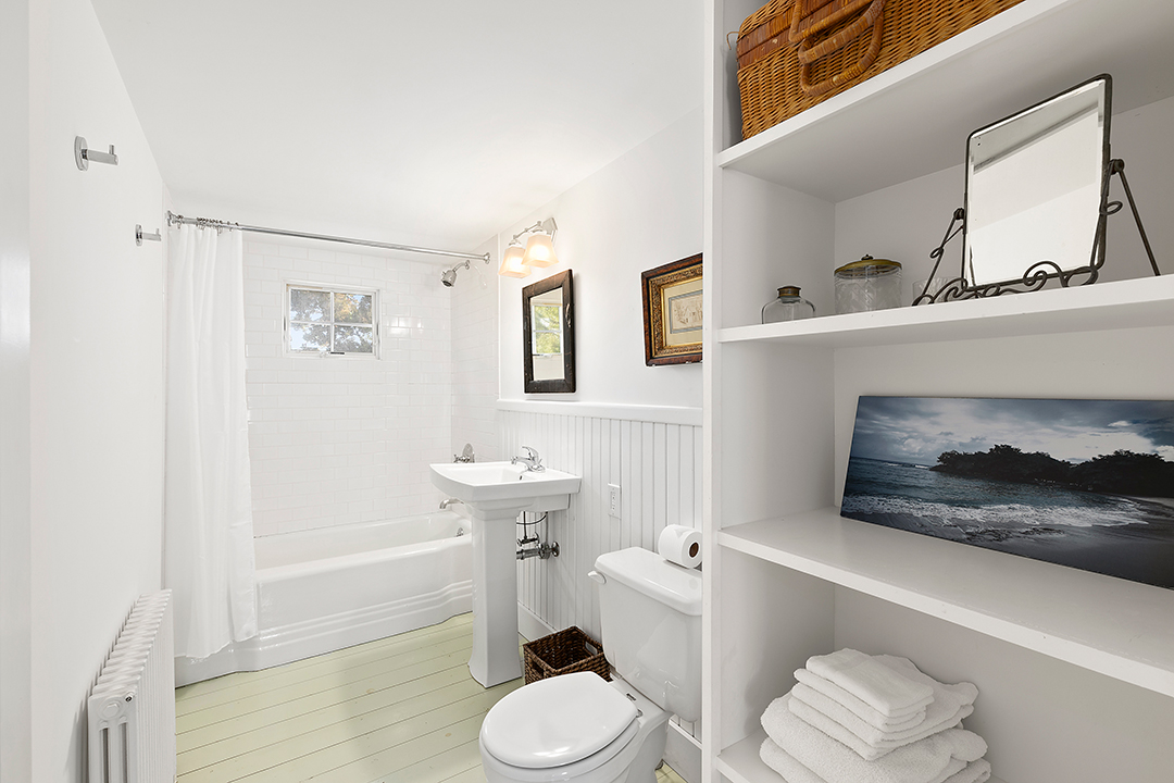 10 Roberts Lane East Hampton Farmstead 18