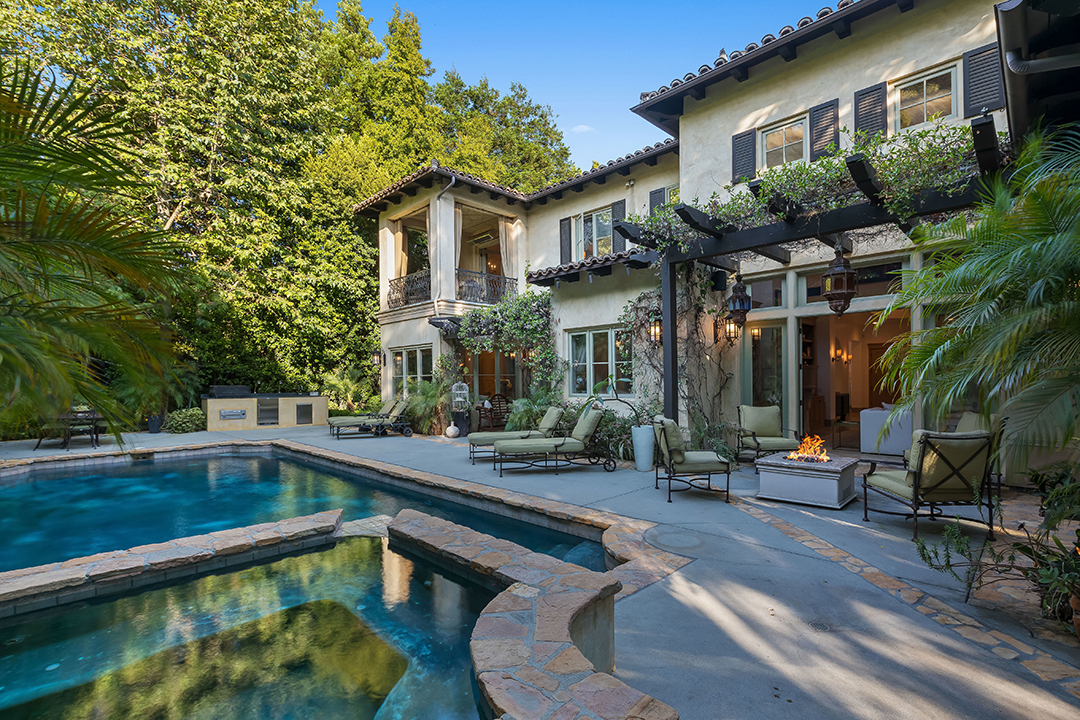 Britney Spears Former Beverly Hills Home Is Up For Sale Asking 6 7m 33