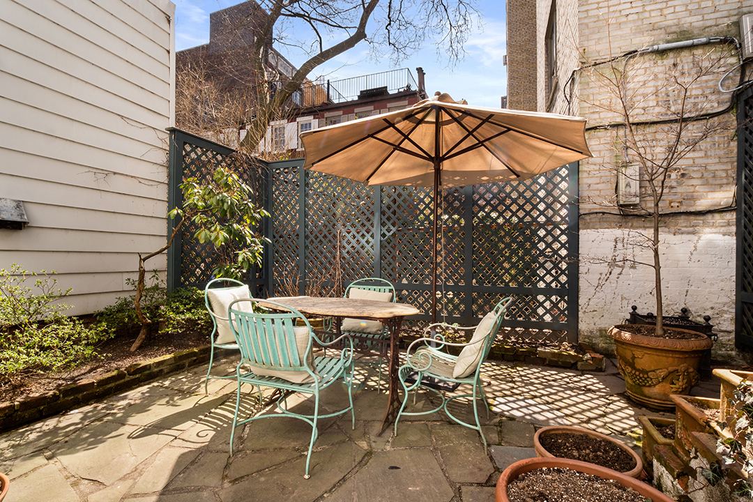 Landmarked Townhouse On Greenwich Villages Famously Friendly Grove Street Asks 7 5m I