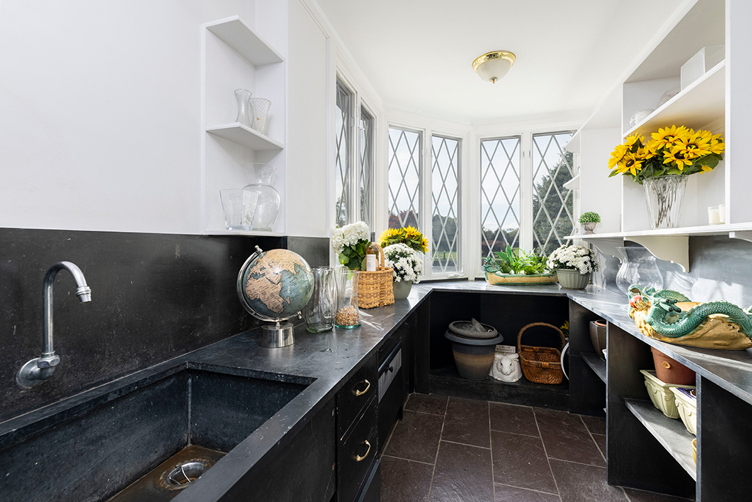 New England Rhode Island Mansion Overlooking Narragansett Bay Asks 7 5m