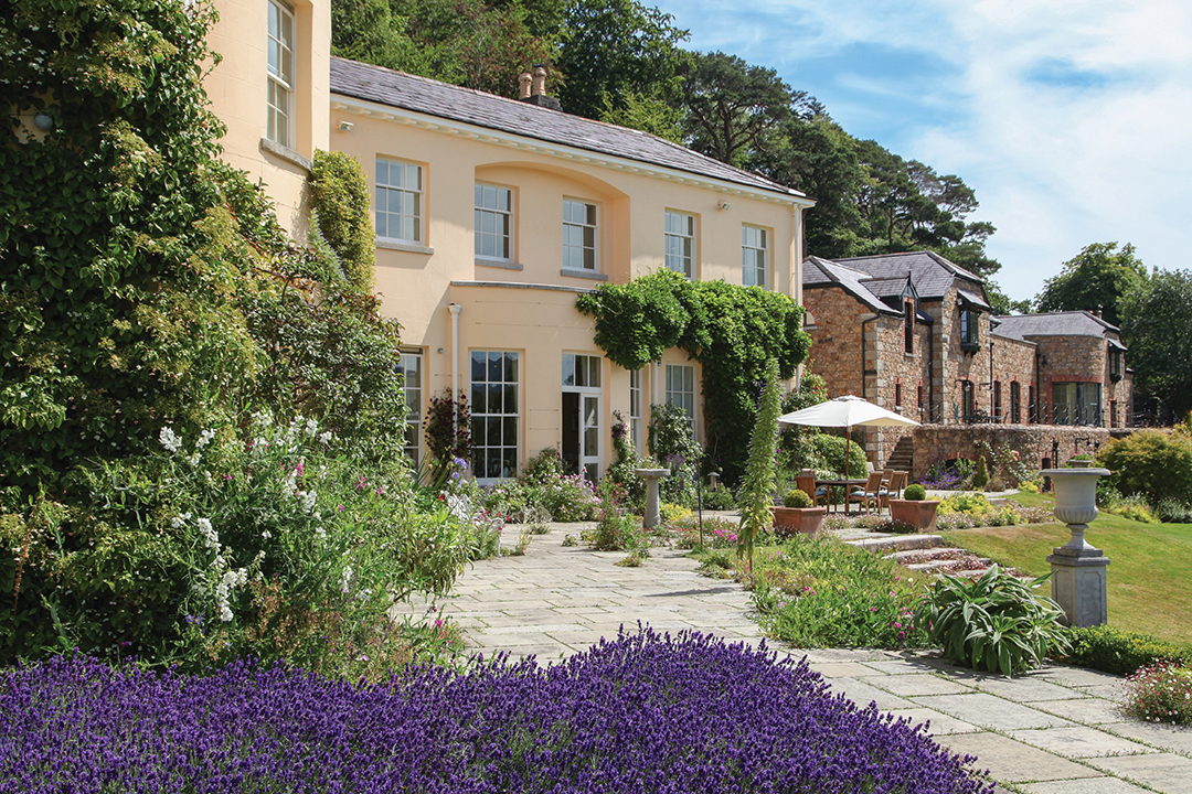 Tour Famed Musician Chris De Burghs 27 Acre Estate In Ireland Seeking 10 8m Bushey Park 7 2 39 1