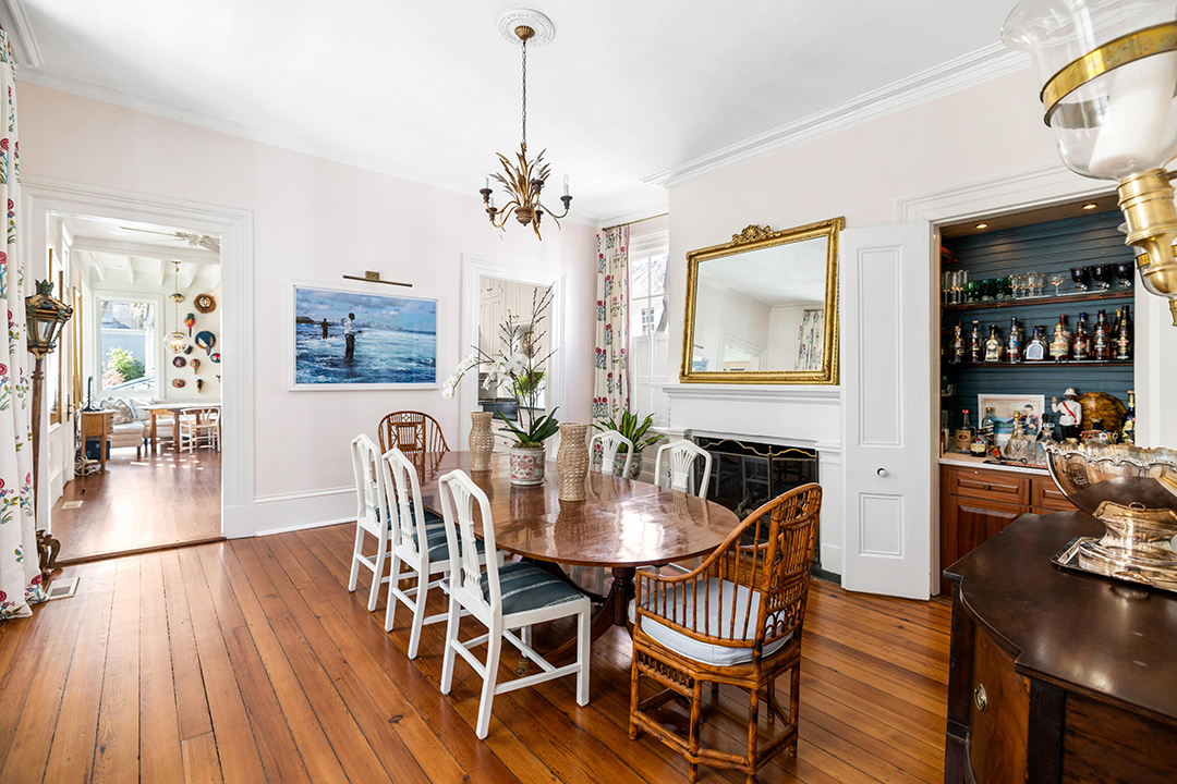 Whimsically Decorated Charleston Home Built In 1827 By Richard Holloway Lists For 3 5m 7 Dining Room