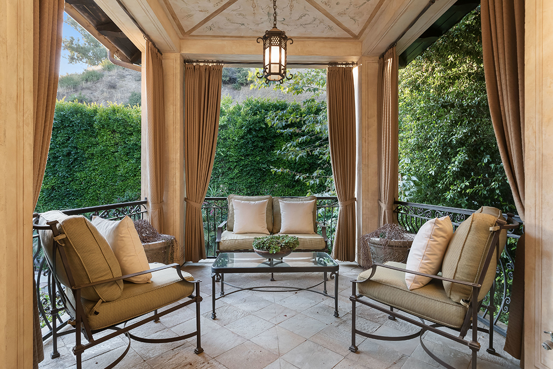 Britney Spears Former Beverly Hills Home Is Up For Sale Asking 6 7m 20