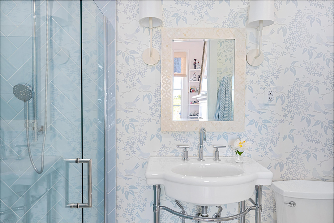 Whimsically Decorated Charleston Home Built In 1827 By Richard Holloway Lists For 3 5m 18 Bedroom 2 Bath