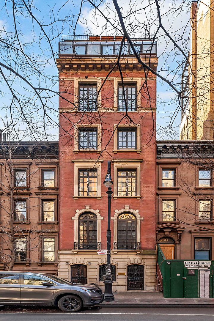 Manhattans Adele Kneeland Mansion With A Top Floor Solarium Lists For 15m Eitan Gamlieli