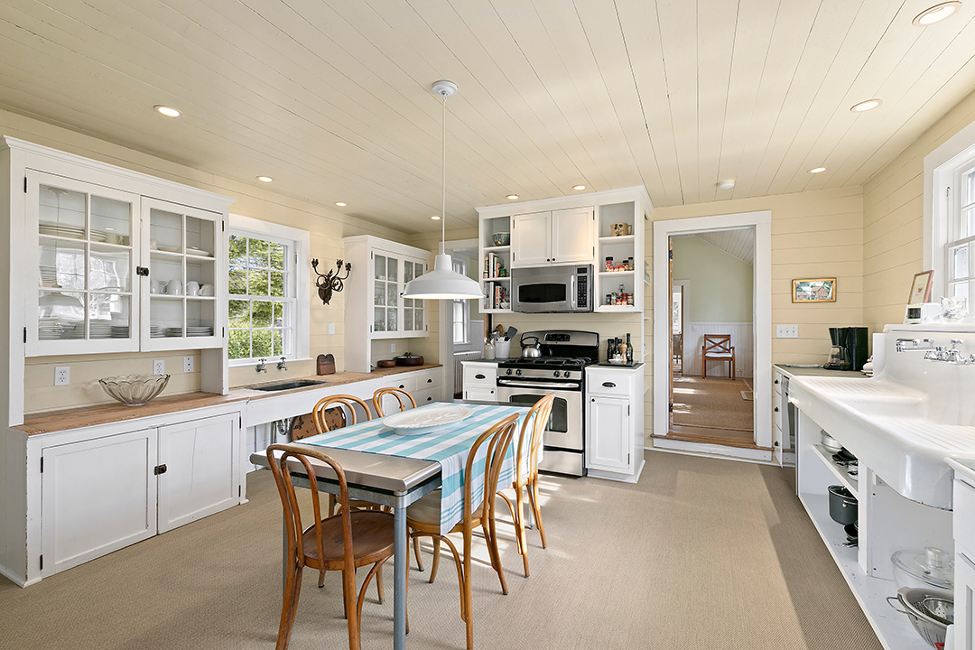 10 Roberts Lane East Hampton Farmstead 9