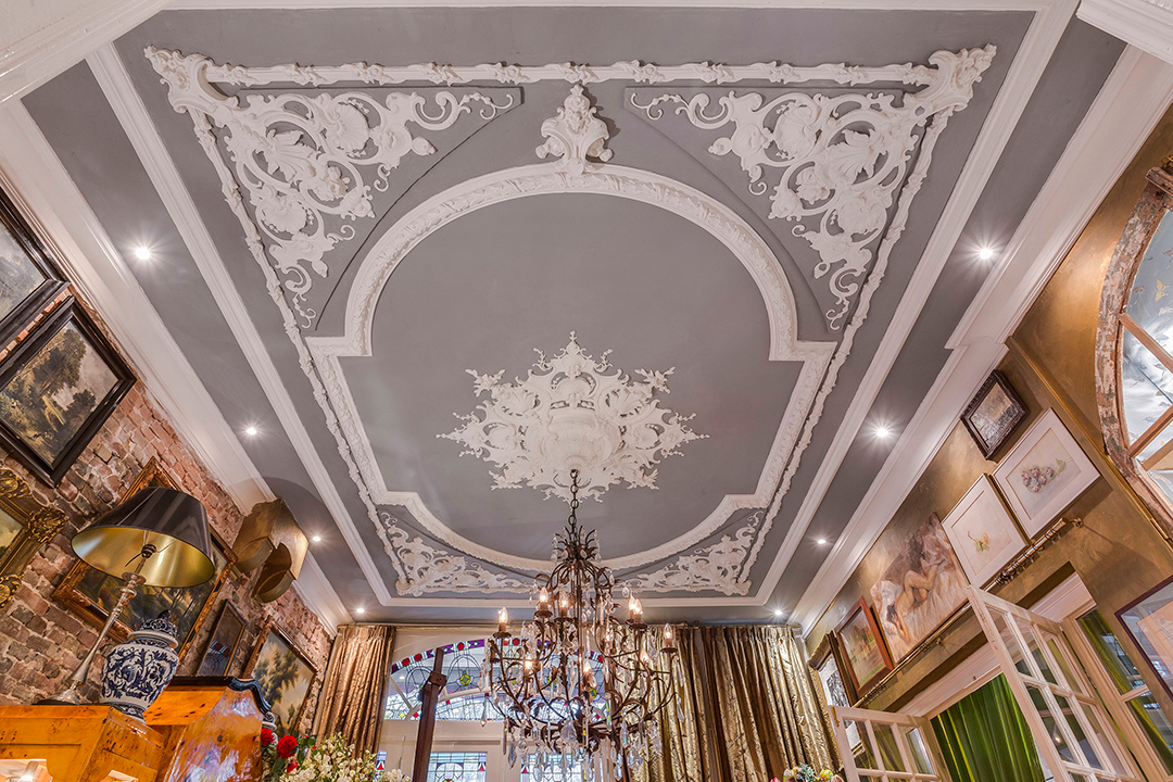 An Actresss Eclectic Amsterdam Home And Bb Hits The Market Asking 3 7m Dining Ceiling
