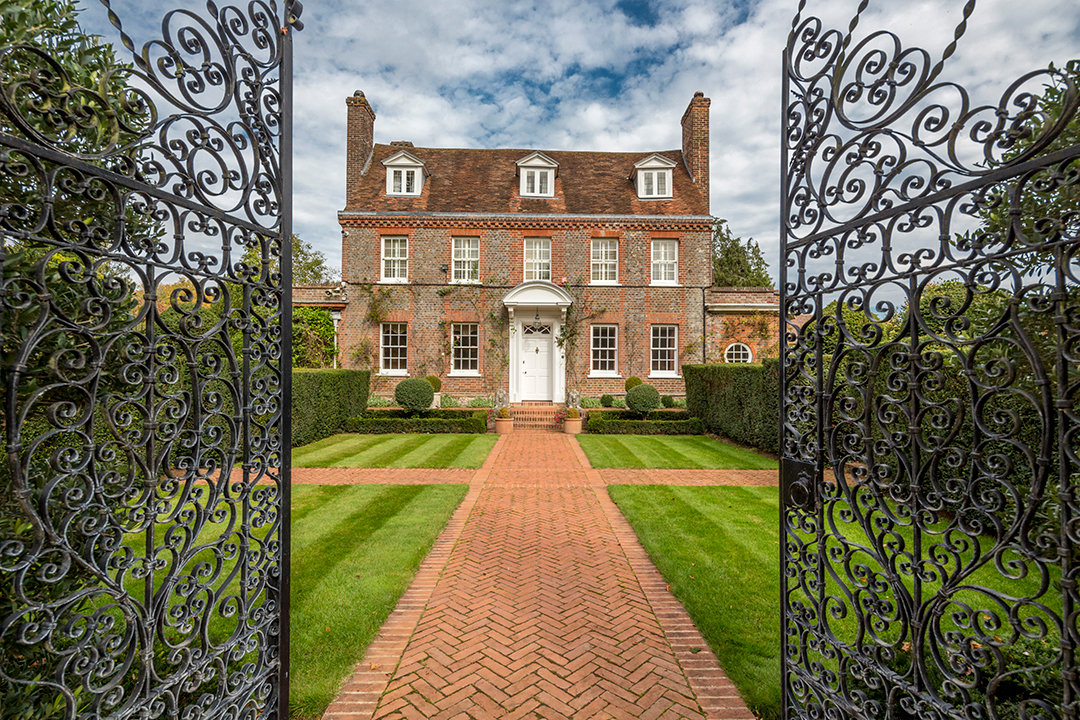 This 18 75m Estate In England Once Belonged To Both Lee Radziwill And Henry Ford Ii Turvillegrangeroyalentrancegates2