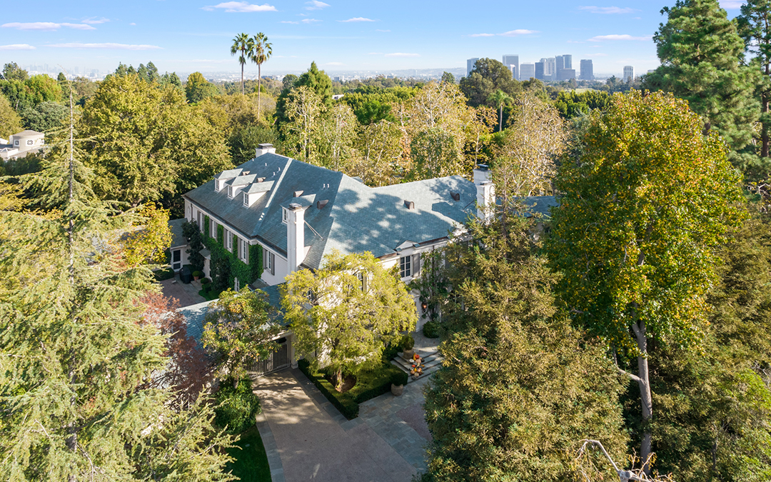 Singer Songwriter Robbie Williams Splashes Out 49 5m For Storied Holmby Hills Estate 312faring Mls 29