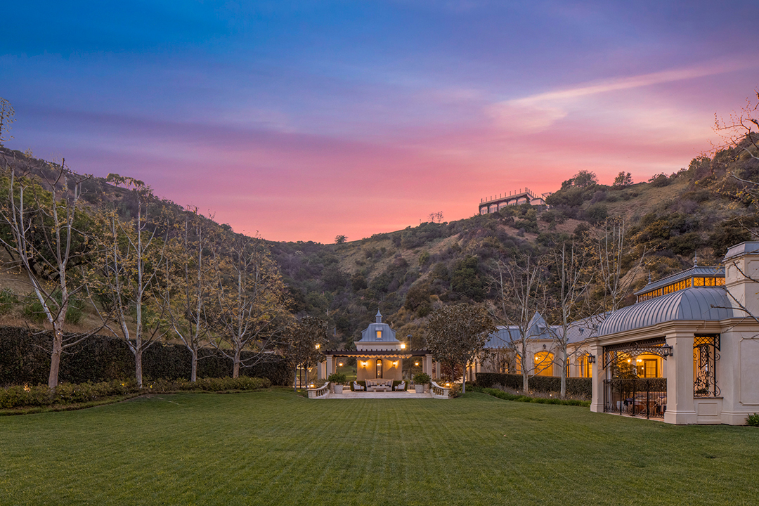 Mark Wahlberg Wants 87 5m For The Decked Out Beverly Hills Estate He Created From Scratch 71beverlypark 0052