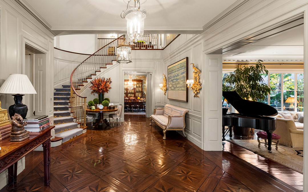 Singer Songwriter Robbie Williams Splashes Out 49 5m For Storied Holmby Hills Estate 312faring Mls 73