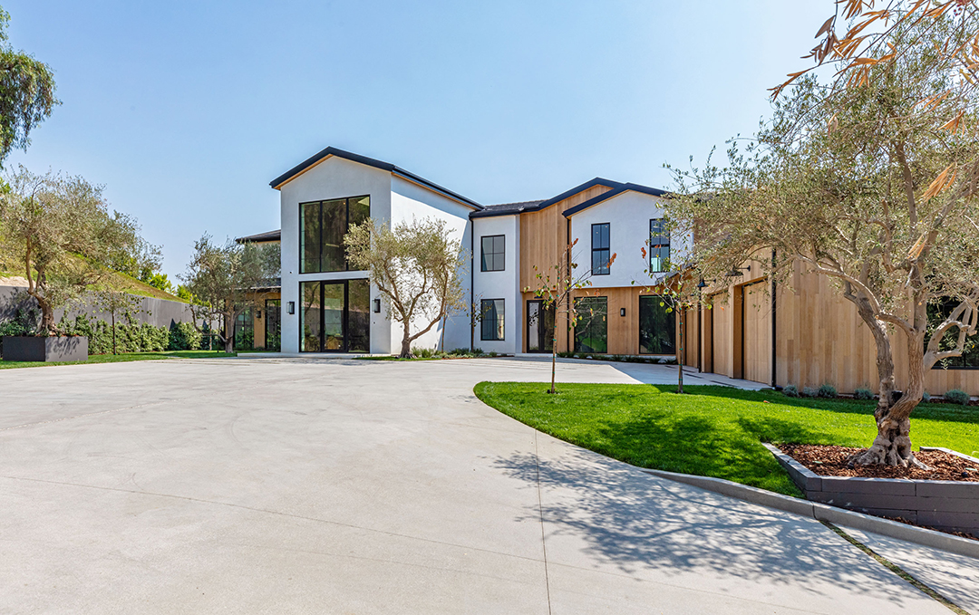 La Rams Head Coach Picks Up A Hidden Hills Contemporary Farmhouse For 14m A