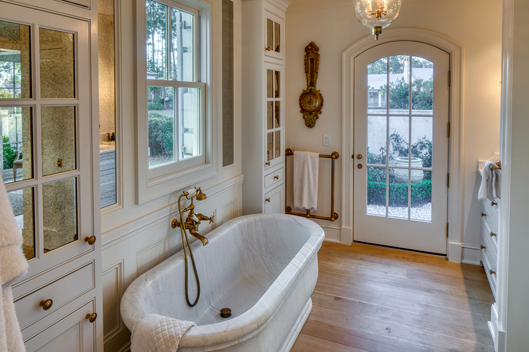 Lowcountry South Carolina Living Looks Good At This 4 5m Waterfront Home In Palmetto Bluff 241waterfowl 032522 005327296mls